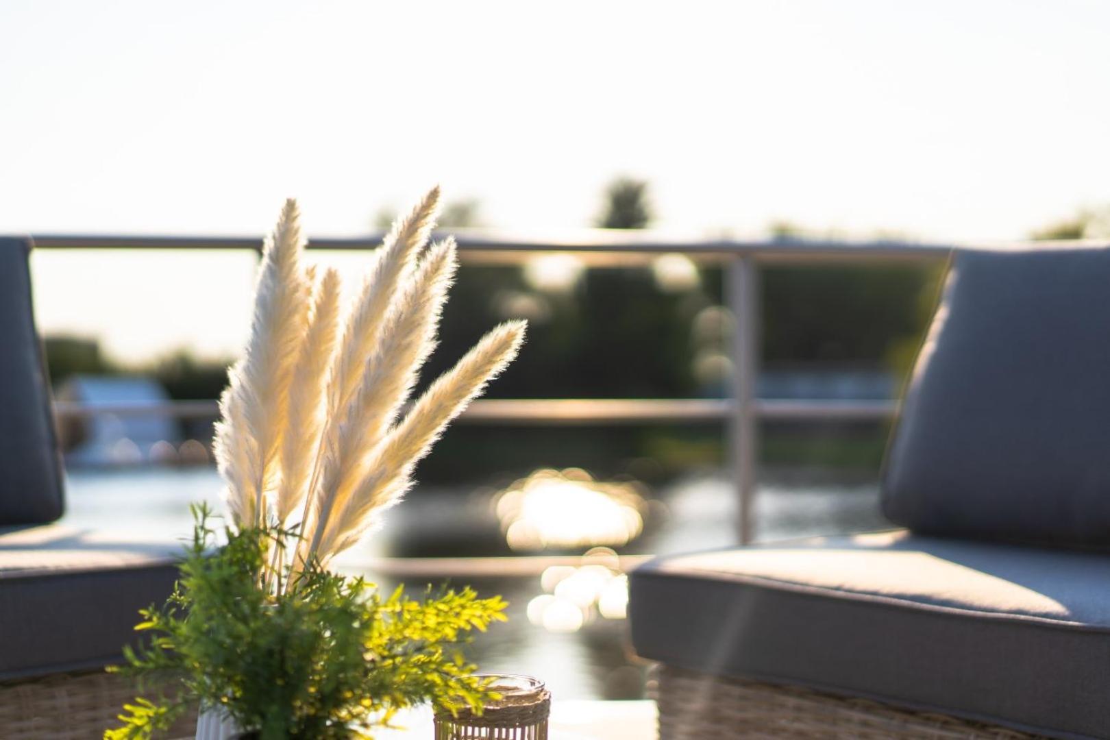 Lieblingsplatz Parey - Schwimmendes Living Luxboot酒店 外观 照片