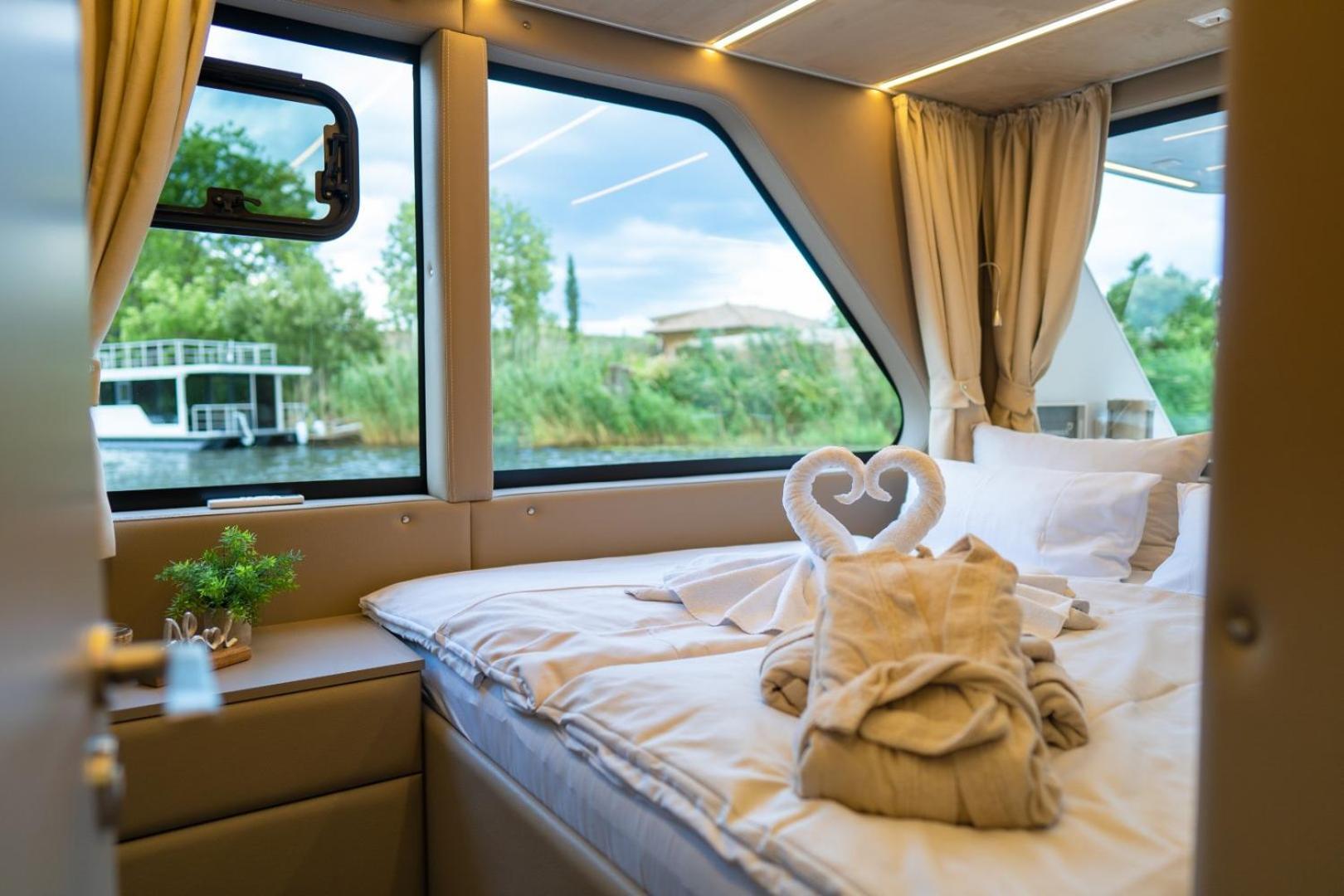 Lieblingsplatz Parey - Schwimmendes Living Luxboot酒店 外观 照片
